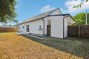 412 Persimmon St, Bastrop, TX 78602 - Photo 38