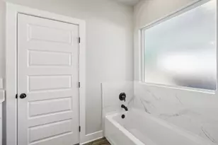 412 Persimmon St, Bastrop, TX 78602 - Photo 32