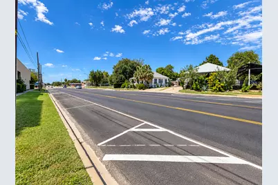 400 W 2nd Street, Taylor, TX 76574 - Photo 4