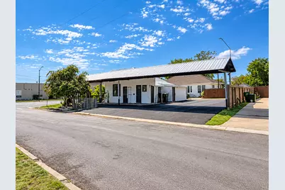 400 W 2nd Street, Taylor, TX 76574 - Photo 8