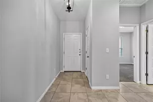 324 E Broade St, Leander, TX 78641 - Photo 2