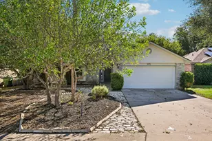 605 Hawthorne Ln, Round Rock, TX 78664 - Photo 2