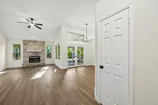 605 Hawthorne Ln, Round Rock, TX 78664 - Photo 8