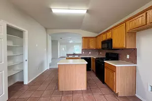 113 Salado Dr, Kyle, TX 78640 - Photo 14