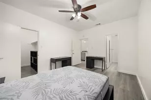 806 W 24th St, Austin, TX 78705 - Photo 12