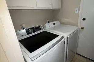 512 Eberhart Ln, Austin, TX 78745 - Photo 6