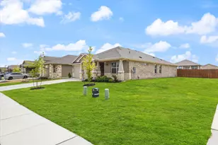 333 Pedernales Ln, Hutto, TX 78634 - Photo 2