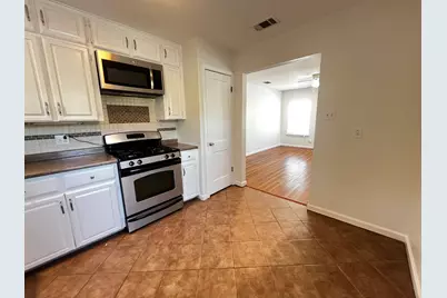 2006 Hamilton Avenue, Austin, TX 78702 - Photo 2