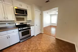 2006 Hamilton Ave, Austin, TX 78702 - Photo 2