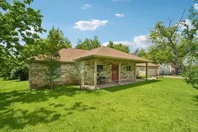 307 W 4th Street, Elgin, TX 78621 - Photo 2