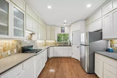 307 W 4th Street, Elgin, TX 78621 - Photo 10