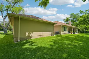 307 W 4th St, Elgin, TX 78621 - Photo 36