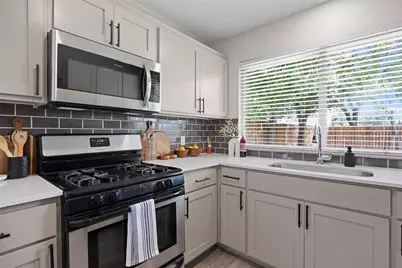 704 Buckingham Place, Austin, TX 78745 - Photo 12