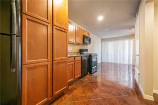 301 W 38th St, Austin, TX 78705 - Photo 4
