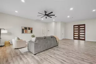 197 S Buckhorn Dr, Bastrop, TX 78602 - Photo 10