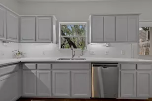 8910 Spicebrush Dr, Austin, TX 78759 - Photo 14