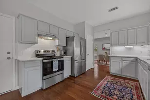 8910 Spicebrush Dr, Austin, TX 78759 - Photo 18