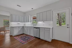 8910 Spicebrush Dr, Austin, TX 78759 - Photo 12