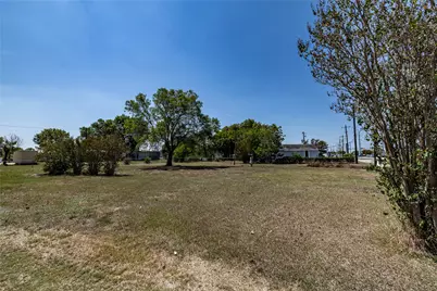 300 Blackjack Street, Lockhart, TX 78644 - Photo 8