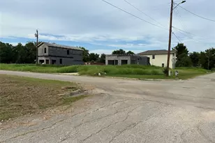 213 4th St, Rockdale, TX 76567 - Photo 2