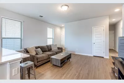 204 Kellys Heroes Way, Jarrell, TX 76537 - Photo 6