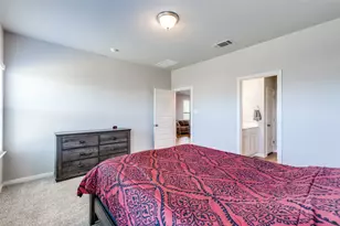 204 Kellys Heroes Wy, Jarrell, TX 76537 - Photo 12