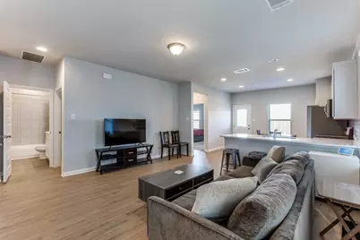 204 Kellys Heroes Way, Jarrell, TX 76537 - Photo 4