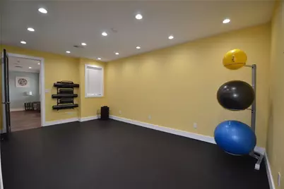 935 La Posada Drive #141, Austin, TX 78752 - Photo 16