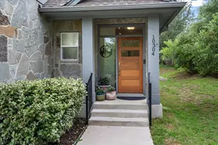 10304 Twin Lake Cir, Dripping Springs, TX 78620 - Photo 2