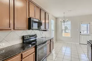 301 Comal Run, Hutto, TX 78634 - Photo 8