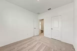 526 Thunderstorm Ave, Lockhart, TX 78644 - Photo 18