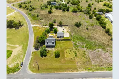 110 Lemens Avenue, Hutto, TX 78634 - Photo 2