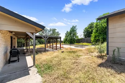110 Lemens Avenue, Hutto, TX 78634 - Photo 10