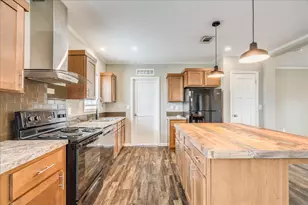 1098 Engelke Rd, Buda, TX 78640 - Photo 14