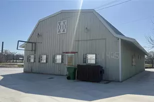 1425 N Main St, Taylor, TX 76574 - Photo 1