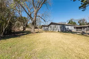 7305 Forest Wood Rd, Austin, TX 78745 - Photo 20
