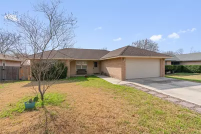 2054 Bentwood Drive, New Braunfels, TX 78130 - Photo 2