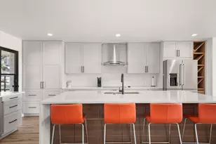 1405 Cat Hollow Club Dr, Briarcliff, TX 78669 - Photo 8