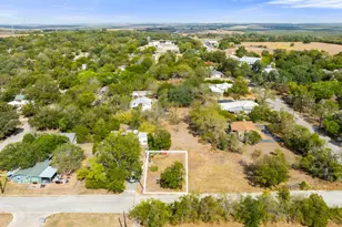 321 W Olive St, Lockhart, TX 78644 - Photo 1