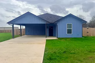 221 Hester St, Lexington, TX 78947 - Photo 1