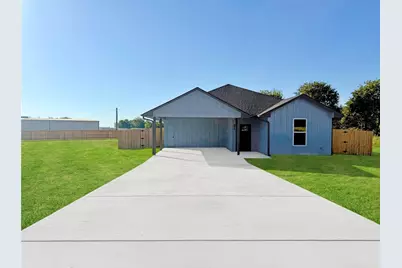 221 Hester Street, Lexington, TX 78947 - Photo 1