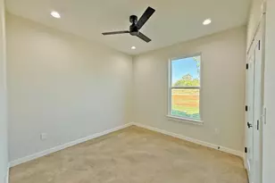 221 Hester St, Lexington, TX 78947 - Photo 16