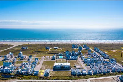 607 W Center Square, Port Aransas, TX 78373 - Photo 1