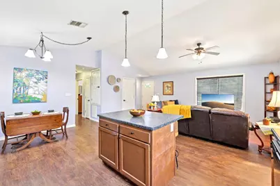 122 Rolling Pines Drive, Smithville, TX 78957 - Photo 8