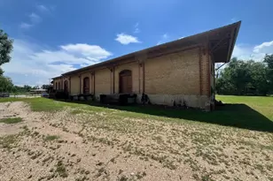 208 SW Texas St, Rockdale, TX 76567 - Photo 14