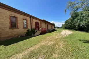 208 SW Texas St, Rockdale, TX 76567 - Photo 10