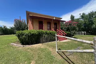 208 SW Texas St, Rockdale, TX 76567 - Photo 4