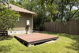 1136 Eleanor St, Austin, TX 78721 - Photo 26