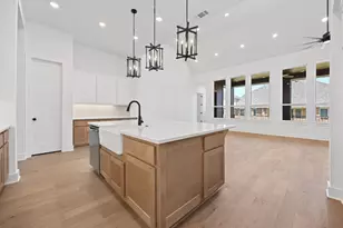 133 Cloverton Cres, Hutto, TX 78634 - Photo 4