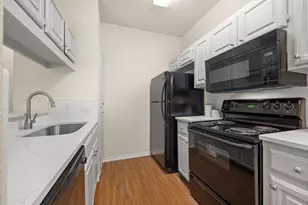 914 W 26th St, Austin, TX 78705 - Photo 12